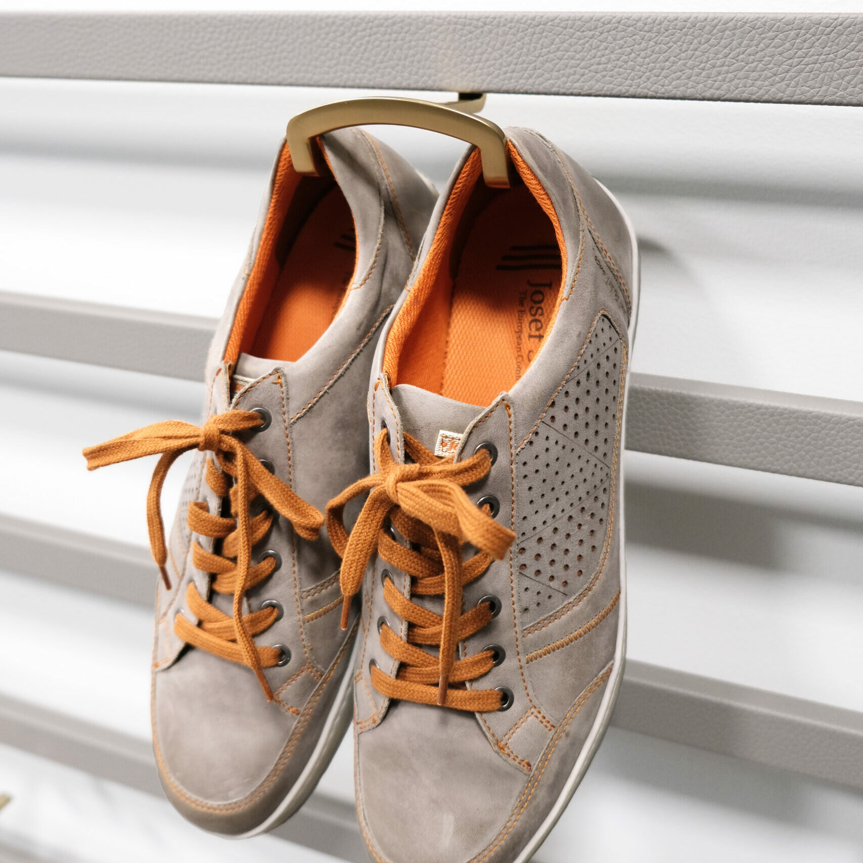 TAGHardware_MG-PWT_SYMPHONY_ShoeHook_Application1