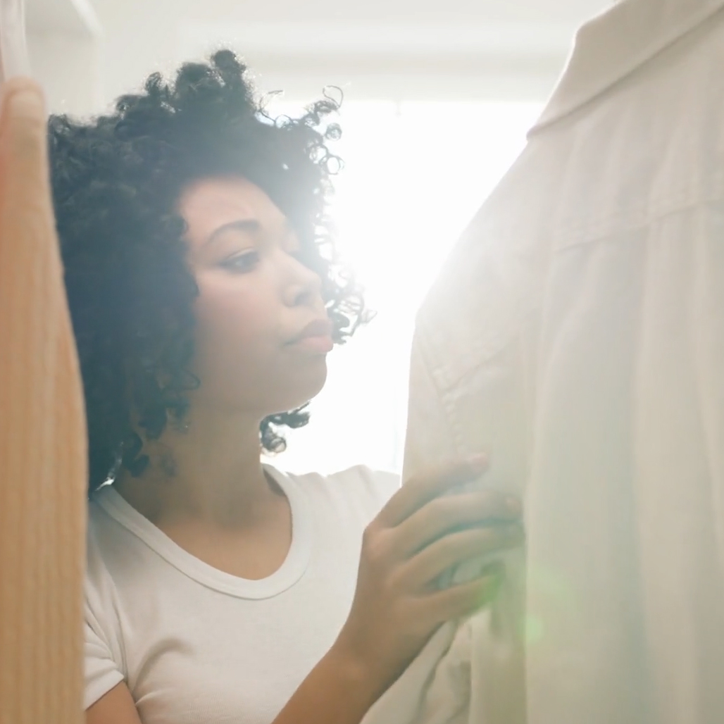 woman_in_closet